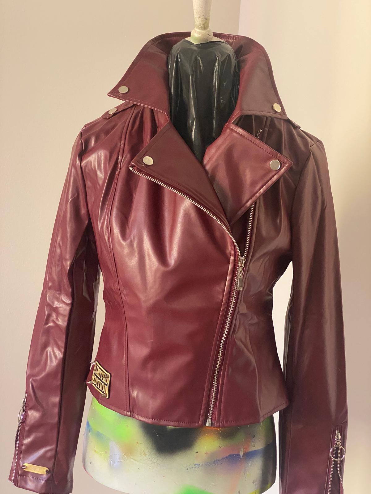 Giacca ecopelle elasticizzata color Vinaccia